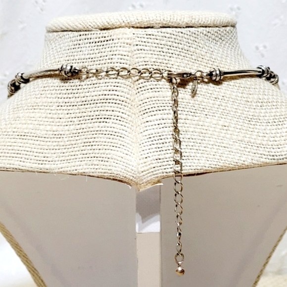 Vintage Avon Blue Cat's Eye and Silver tone Necklace - Picture 3 of 8